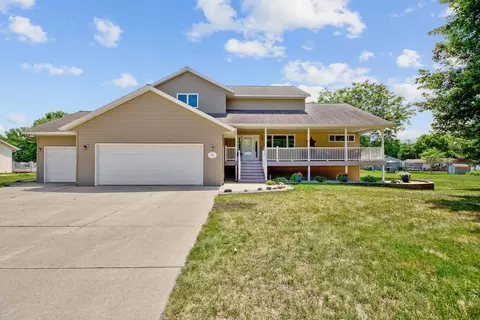 706 W Main St, Madelia, MN 56062