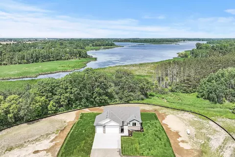 2887 317th Ave NE, Cambridge, MN 55008