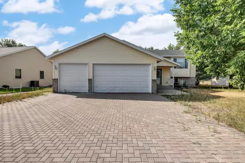 310 Iris Ln NE, Saint Joseph, MN 56374