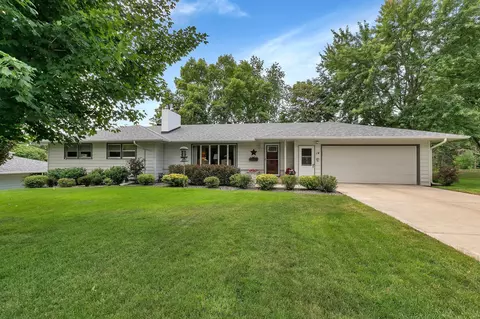 14 Roger Rd, Saint Cloud, MN 56301