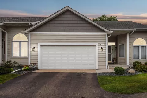 823 Southcross Dr E, Burnsville, MN 55306