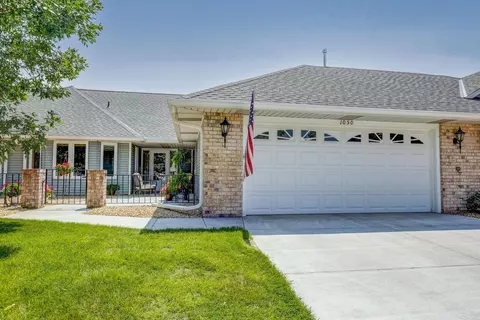1050 Royal Ct, Shoreview, MN 55126