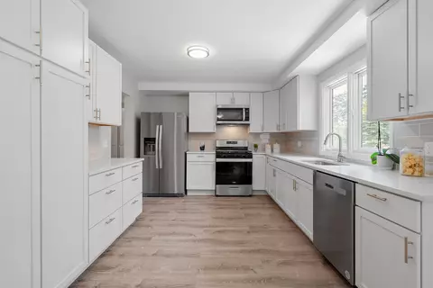312 Brooks Ave E, Little Canada, MN 55117