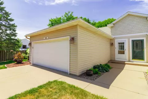 1986 Tuenge Dr, Stillwater, MN 55082