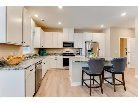 5056 Stable View Dr, Woodbury, MN 55129