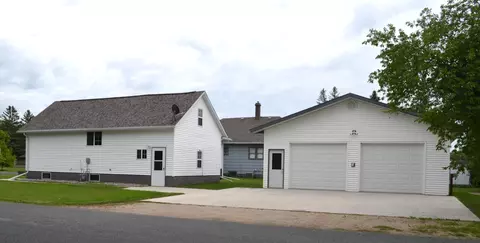 731 N Central St, Warren, MN 56762