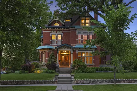 495 Summit Ave, Saint Paul, MN 55102