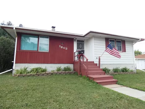 1803 S 12th Ave, Virginia, MN 55792