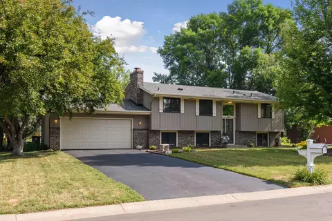 17300 Barberry Cir, Eden Prairie, MN 55346
