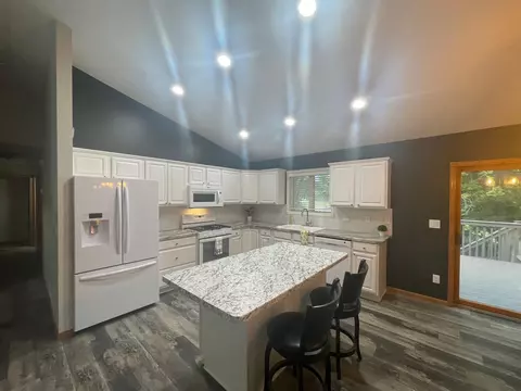 617 Western Ave NW, Faribault, MN 55021
