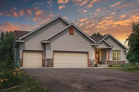 11957 N Meadow Curv N, Lindstrom, MN 55045