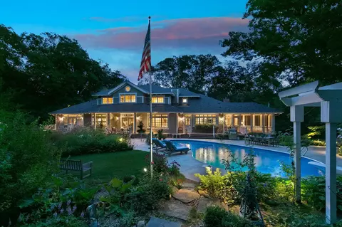 1005 Old Long Lake Rd, Wayzata, MN 55391