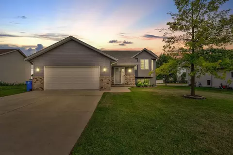 757 Willowbrook St NE, Owatonna, MN 55060