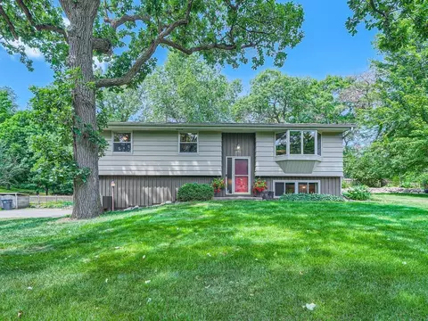 4010 Highland Rd, Minnetonka, MN 55345