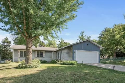 1957 Foxridge Rd, Saint Paul, MN 55119