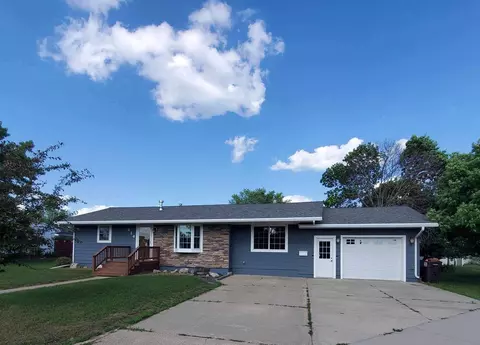 814 6th St SW, Wadena, MN 56482