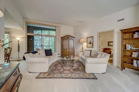 5501 Dewey Hill Rd #331, Edina, MN 55439