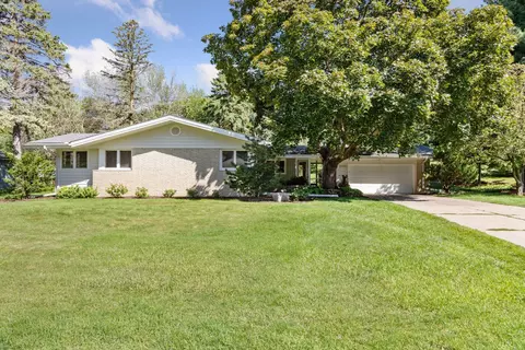 2155 Rosewood Ln N, Roseville, MN 55113