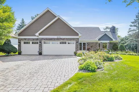 2020 Autumn Pl, Roseville, MN 55113