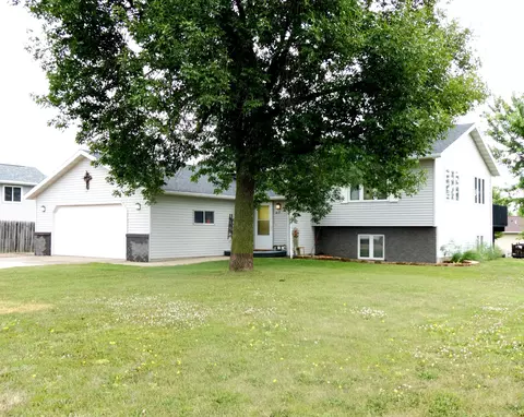 417 6th Ave S, Windom, MN 56101
