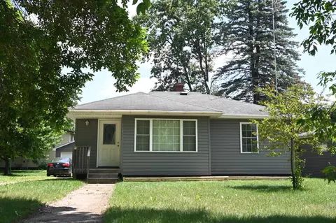 305 S Main St, Upsala, MN 56384