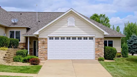 3412 Briarwood Ct, Red Wing, MN 55066