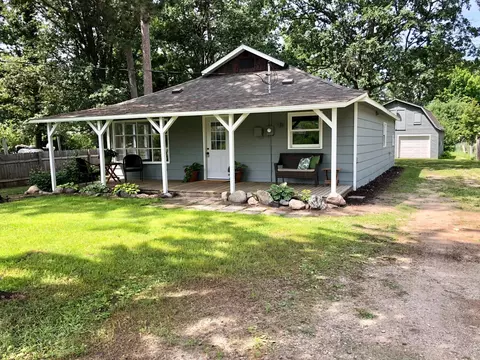 331 1st St S, Hackensack, MN 56452