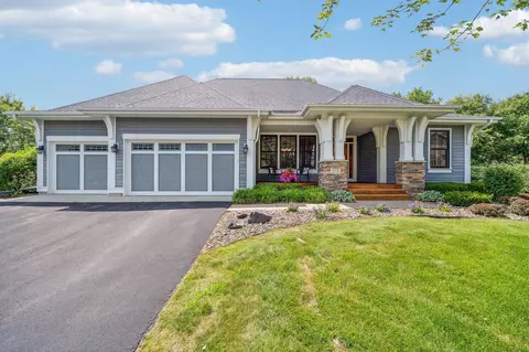 573 Spruce Cir, Eagan, MN 55123 photo 2