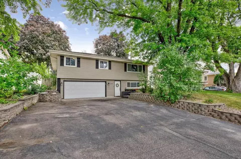 1808 Mendelssohn Ave N, Golden Valley, MN 55427