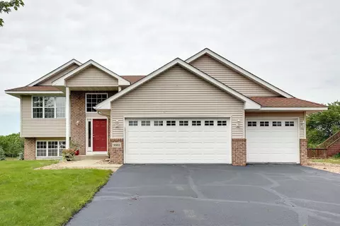 9901 Weston Dr, Monticello, MN 55362