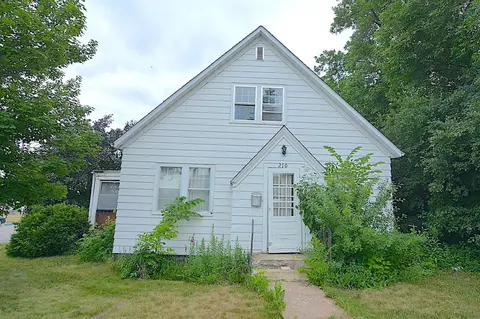 210 2nd St NW, Milaca, MN 56353