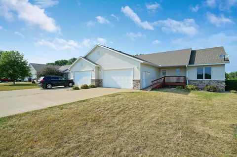 660 Obrien Pkwy, Belle Plaine, MN 56011