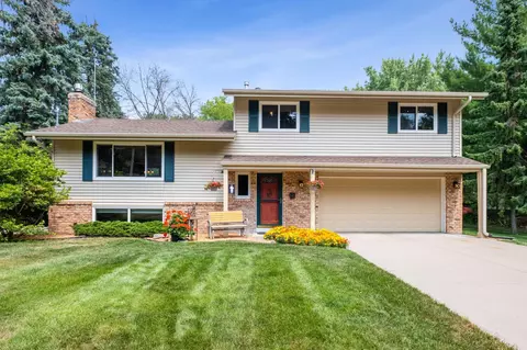 10324 Crestridge Dr, Minnetonka, MN 55305