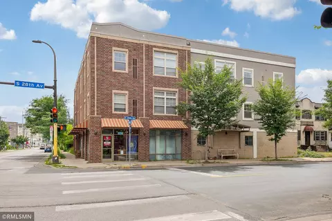 2803 E 38th St #302, Minneapolis, MN 55406