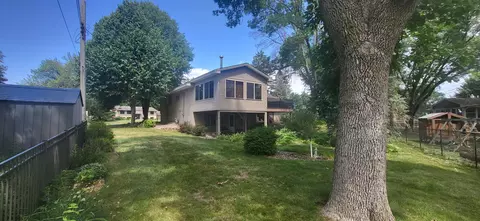 2770 Iona Cir, Roseville, MN 55113