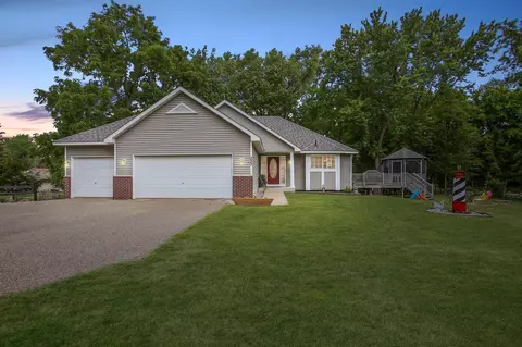 333 Burke Ave W, Roseville, MN 55113