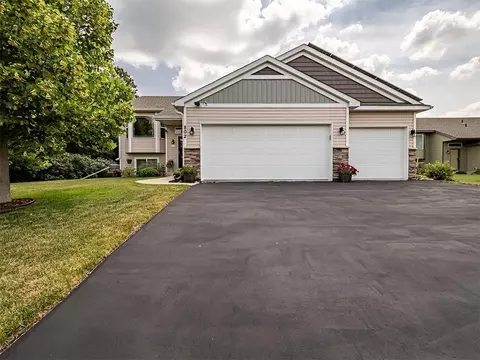 802 Steamboat Ln, Montrose, MN 55363