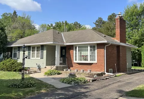 2193 Dellwood Ave, Roseville, MN 55113