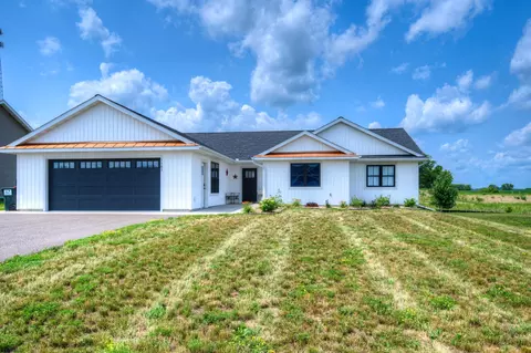 1103 Susan Ln, Roberts, WI 54023