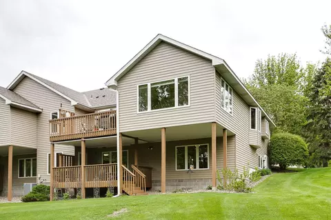 9960 Old Wagon Trl, Eden Prairie, MN 55347