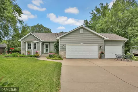 4603 Hillvale Way N, Oakdale, MN 55128