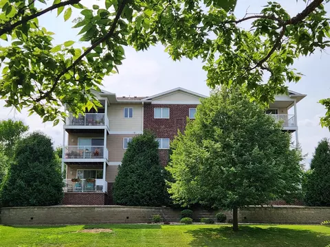 300 Whispering Ln #212, Hastings, MN 55033