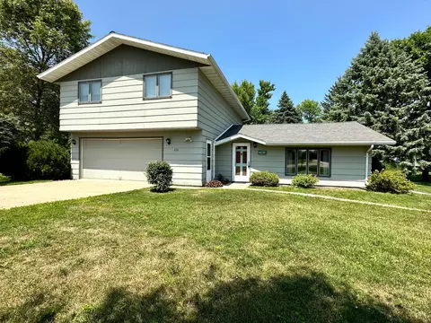 631 6th St, Heron Lake, MN 56137