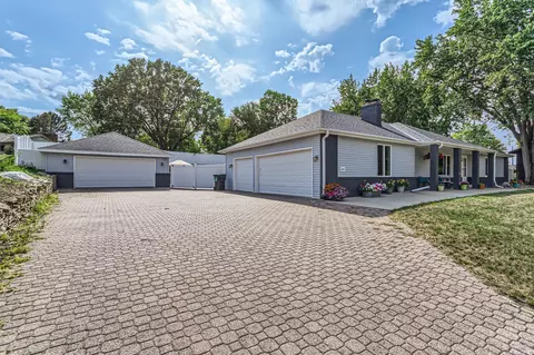 2205 Horizon Rd, Burnsville, MN 55337