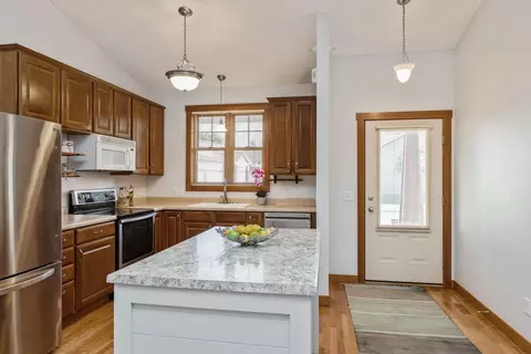 1185 Parkwood Ln, Stillwater, MN 55082