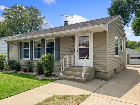 1962 Dorothea Ave, Saint Paul, MN 55116
