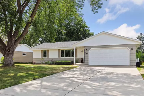 942 Clay St S, Shakopee, MN 55379