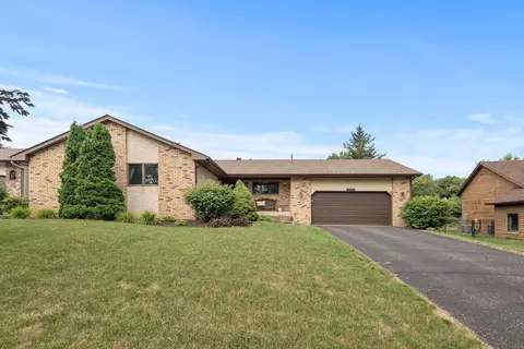 1027 Amble Rd, Shoreview, MN 55126