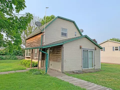 717 E Butternut Ave, Luck, WI 54853