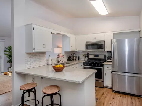 3317 Greenbrier St #D-306, Vadnais Heights, MN 55127